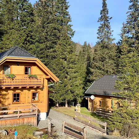 Almhaus & Almchalet بيت خشبي Flattnitz