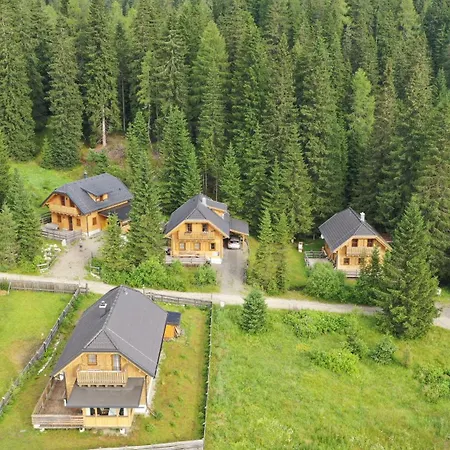 بيت خشبي Almhaus & Almchalet *