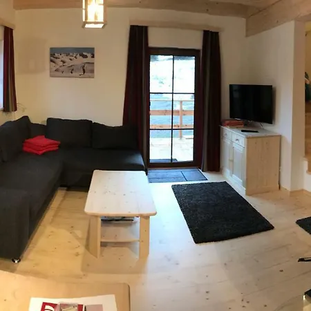 Almhaus & Almchalet بيت خشبي