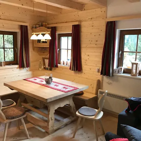 Almhaus & Almchalet بيت خشبي *